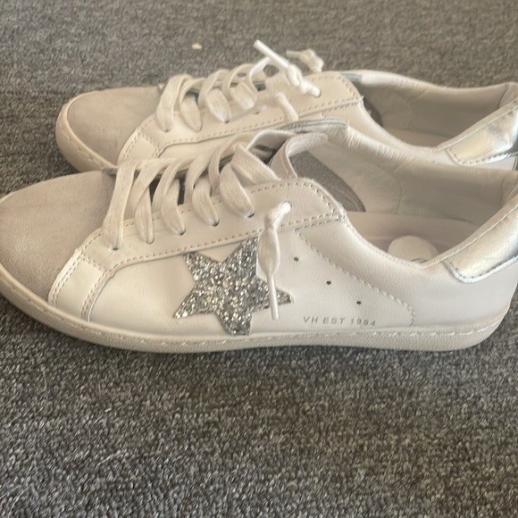 Sneakers - white with silver star - Picture 4 of 5